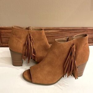 Women’s faux suede peep toe ankle bootie / side fringe/ zippered block heel 3” 8